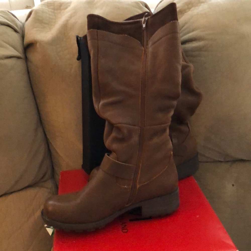 Boots - Picture 3 of 3
